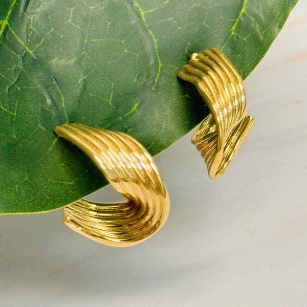 Wave Twisted Hoop
