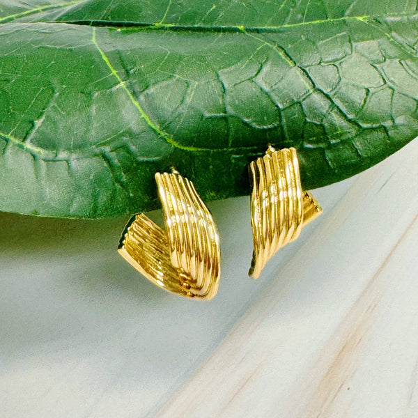 Wave Twisted Hoop