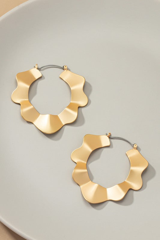 Wavy Metal Hoop Earrings Gold