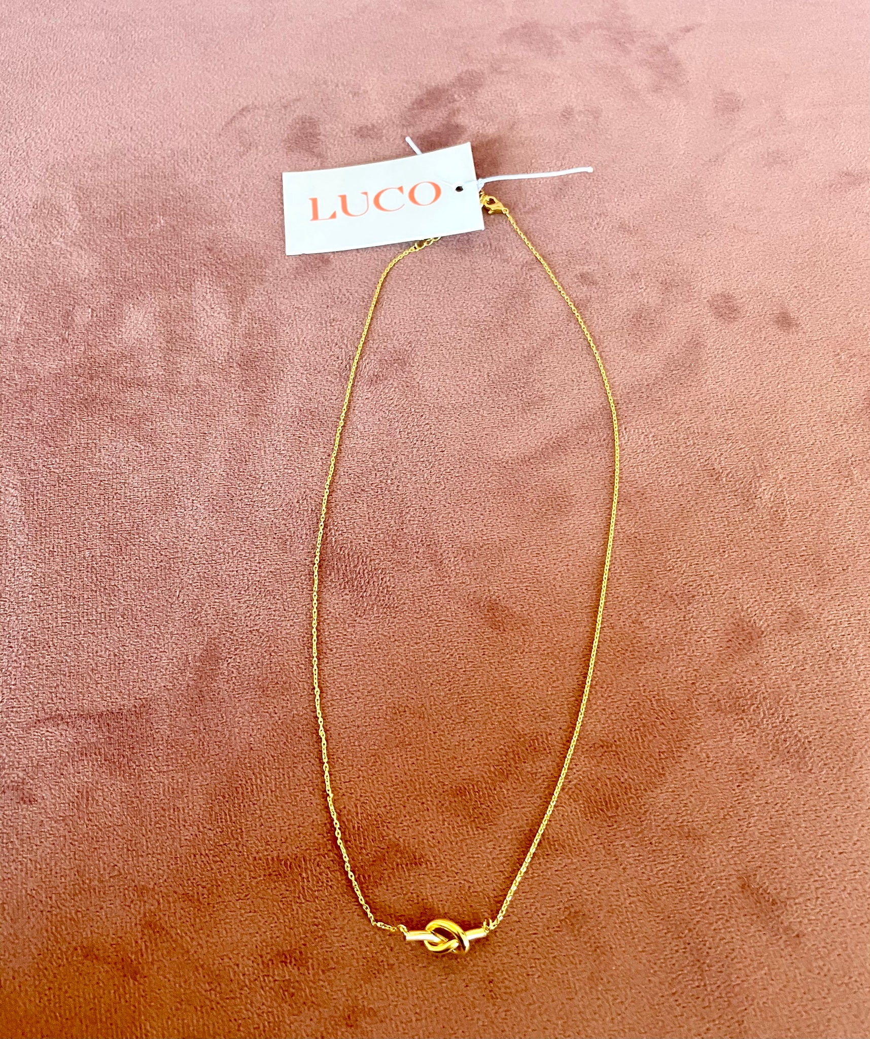 Knot Charm Short Necklace Gold